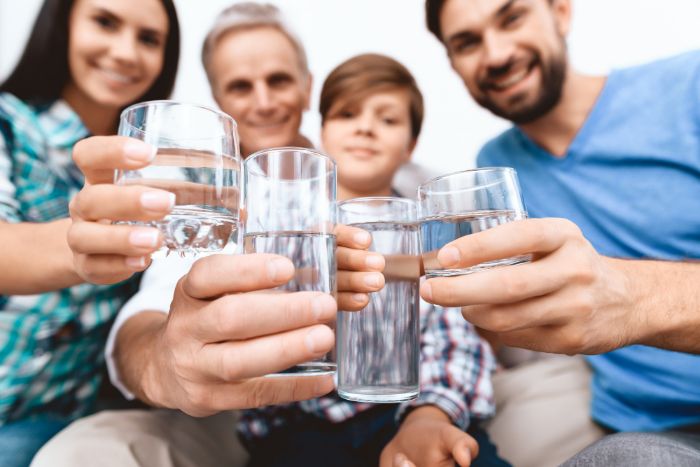 Wie viel Wasser am Tag sollte man trinken