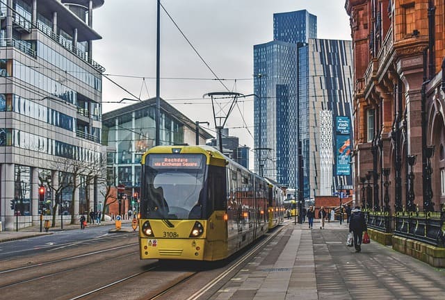 Welche Verkehrsregeln gelten für Autofahrer bei Straßenbahn?