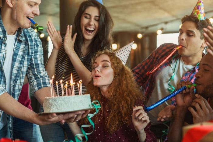 Wie man Geburtstage anderer Menschen feiert