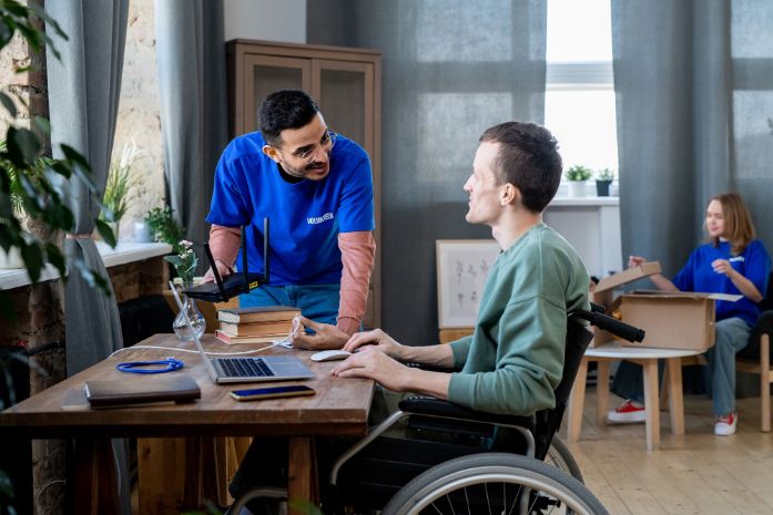 Wie ein Assistenzdienst behinderte Menschen im Alltag und Beruf unterstützen kann
