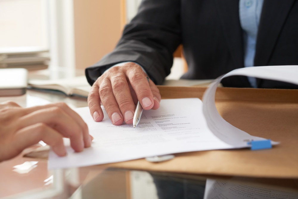Arbeitsvertrag und Unterkunft immer gemeinsam prüfen