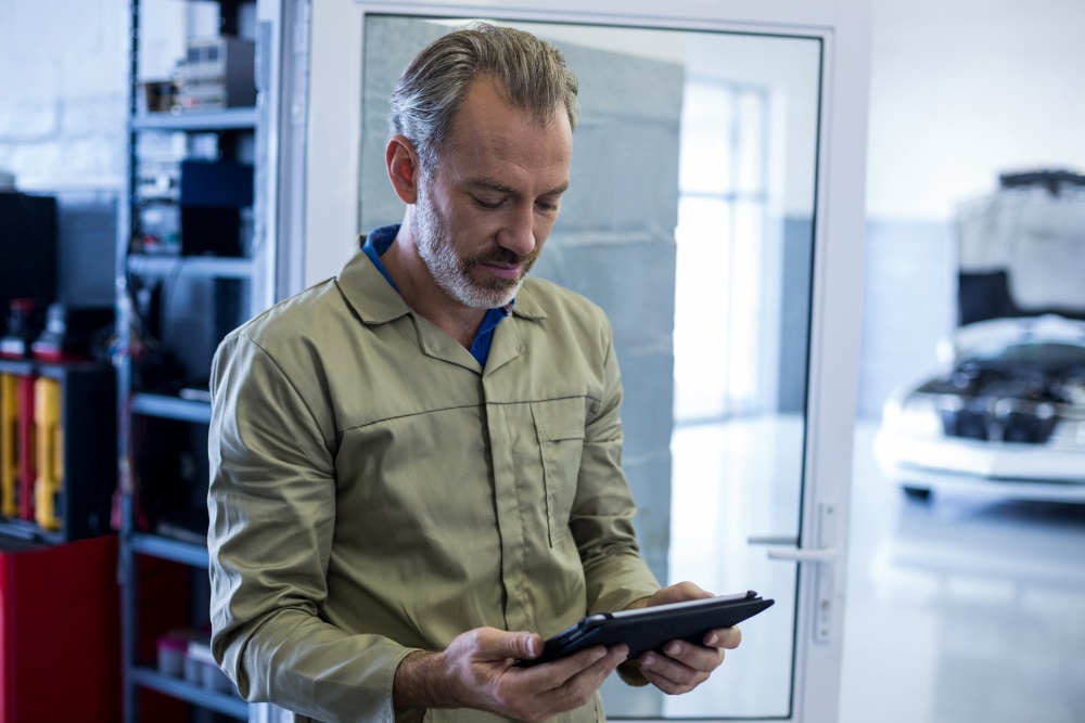 Digitale Hilfsmittel und moderne Technik im Folierungsbereich